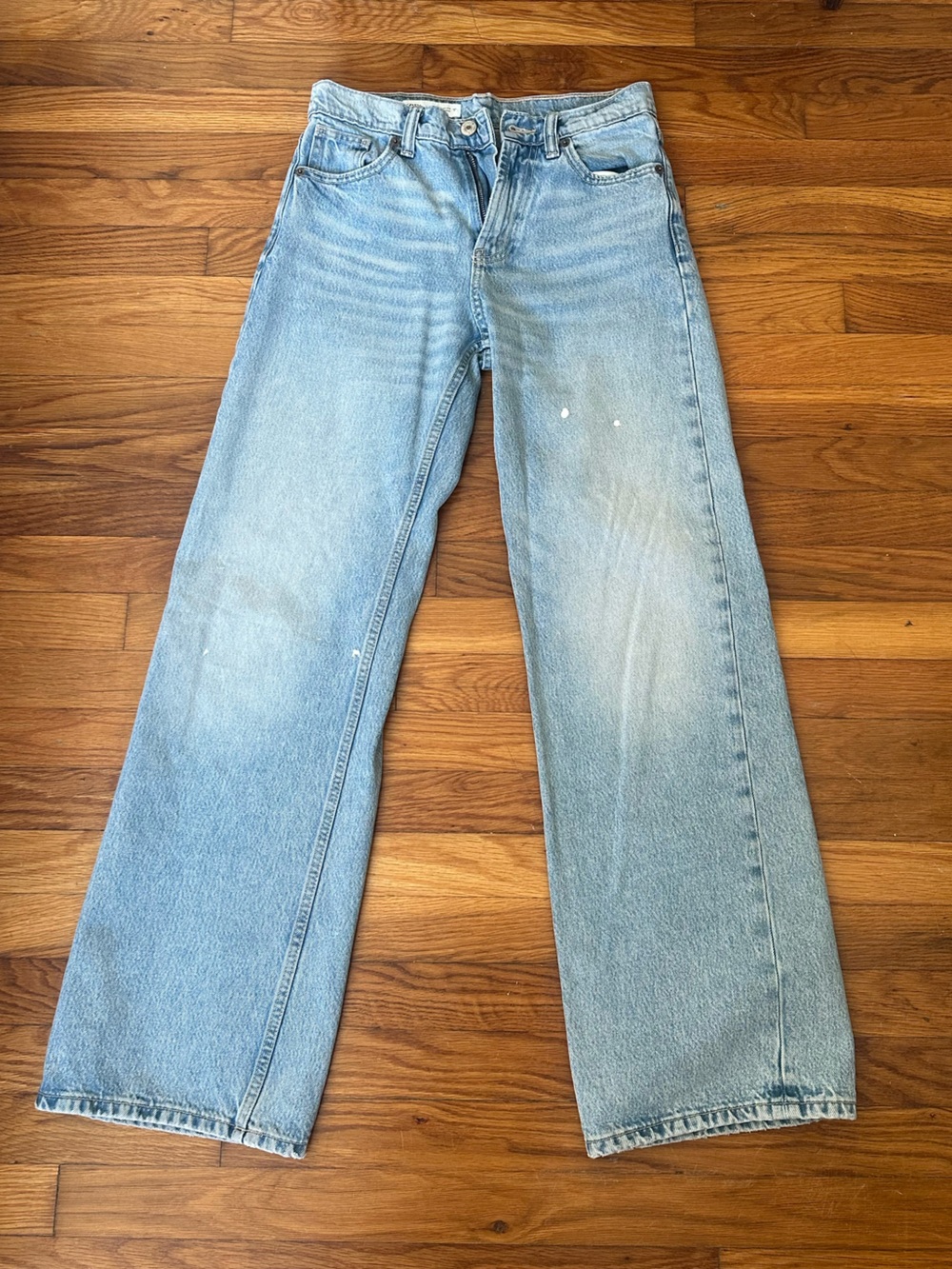 Zara Light Wash Women’s straight jeans w/ white paint accents